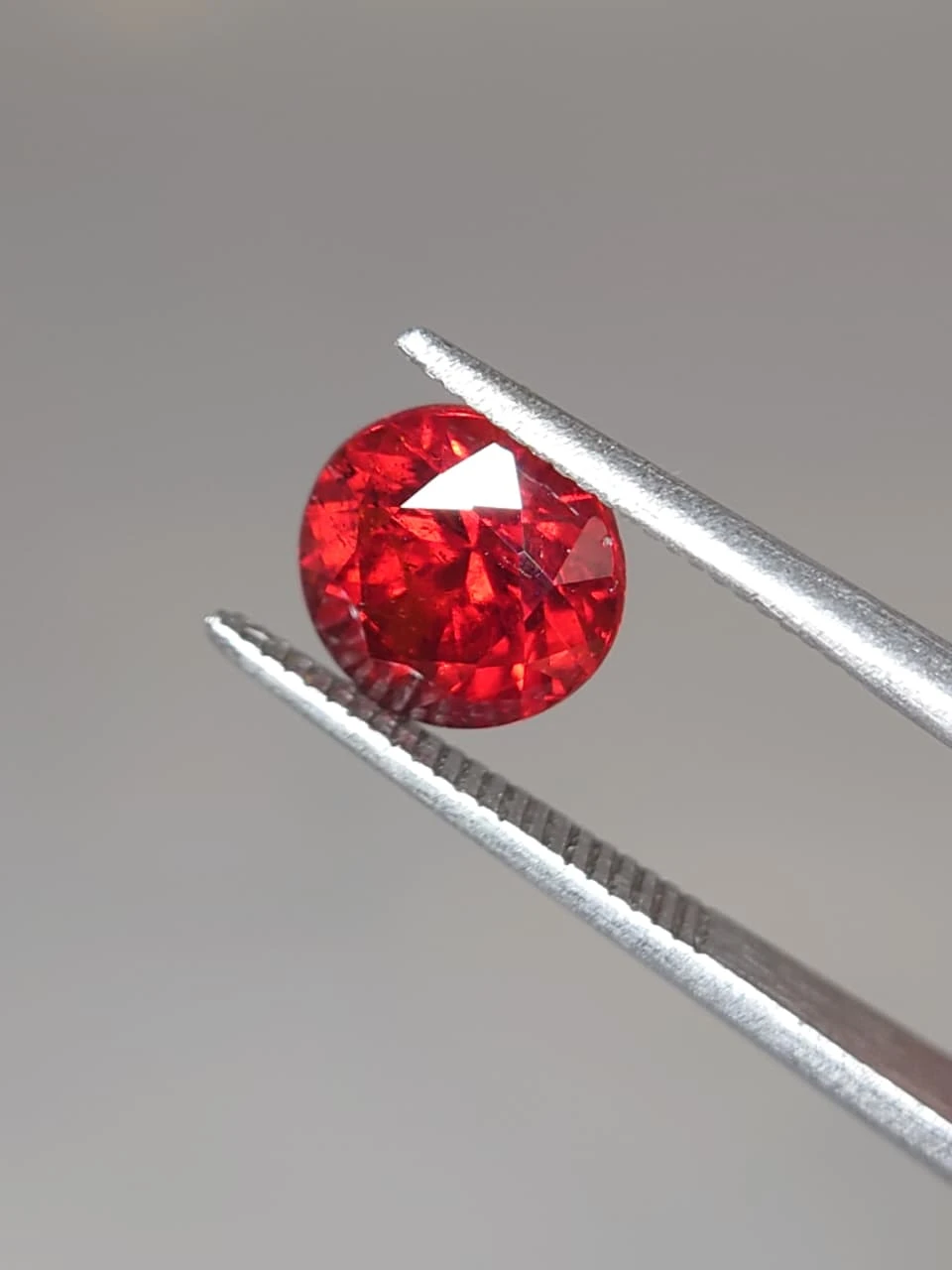 2.6ct Round Brilliant Faceted Malaya Garnet from Tanzania — view 1